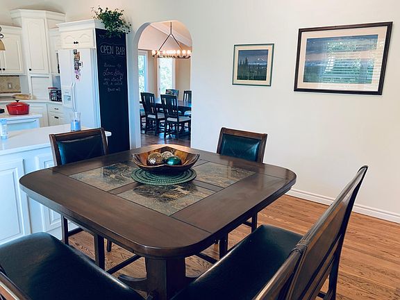 Kitchen and breakfast nook