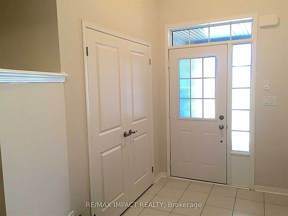 2nd image of 20 Rimrock Cres