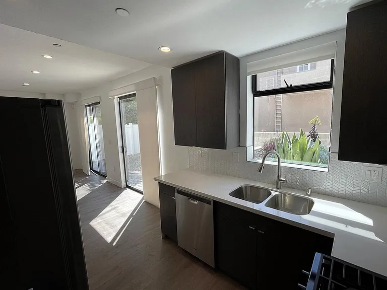 1153 N Orange Dr #1155-1/2 — Photo 11