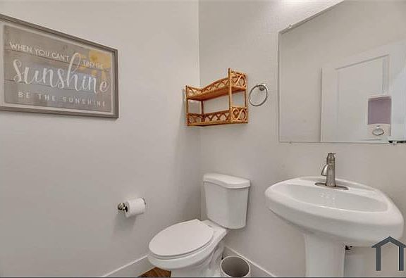 5th image of 5131 N 22nd Ave #102