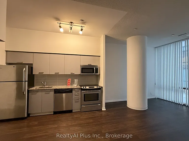 832 Bay St #213 — Photo 1