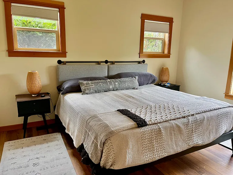 primary suite, king bed, hard wood floors