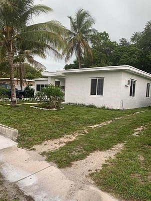 2nd image of 809 NE 140th St
