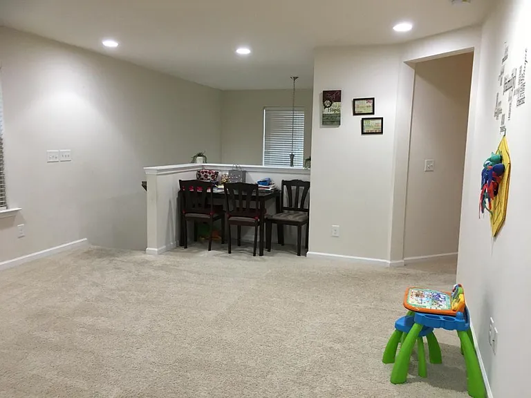 202 Begen St — Photo 13