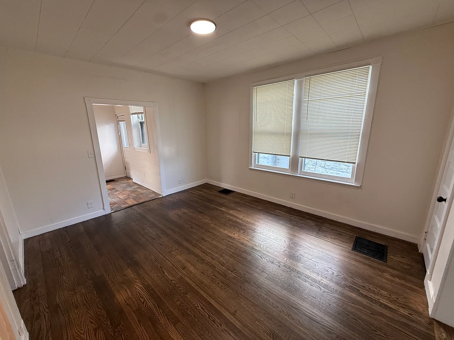 3 bed, 1200 sqft, $1,900 — Photo 4