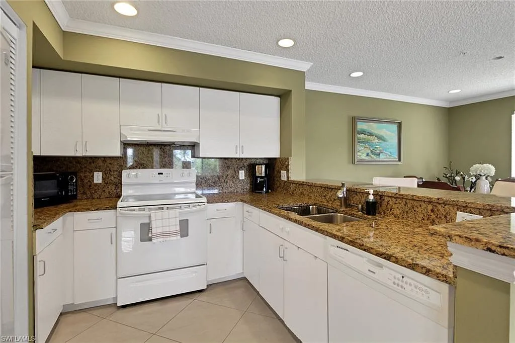 2 bed, 1.0 bath, 909 sqft, $3,400 — Photo 4