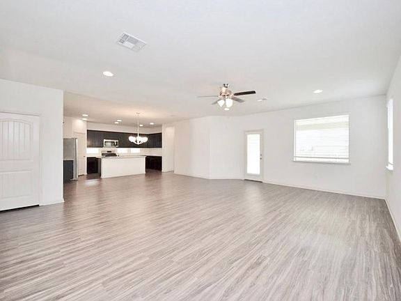 5th image of 18325 Urbano Dr