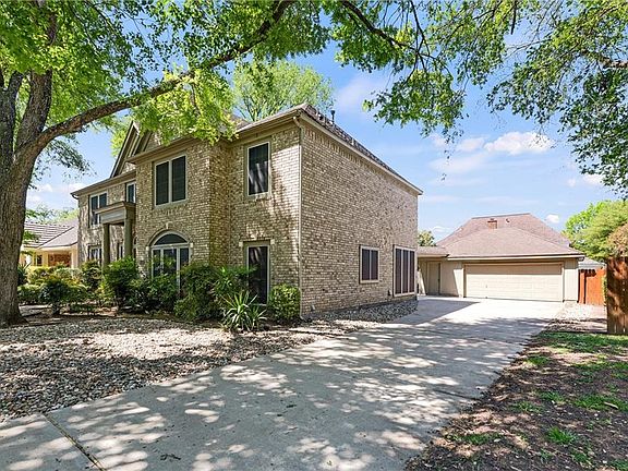3rd image of 10104 Jupiter Hills Dr