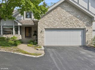 6 Bel Aire Ct, Burr Ridge, IL 60527