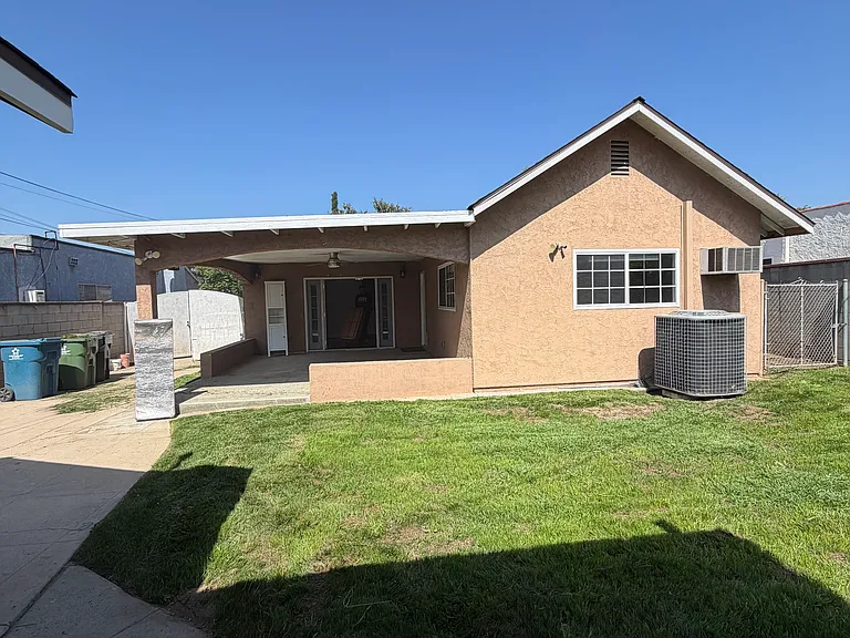 1320 Elm St — Photo 15