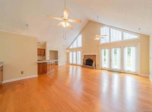 4th image of 5635 Sunstar Ct