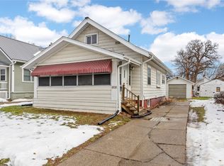 808 Oakland Rd NE, Cedar Rapids, IA 52402
