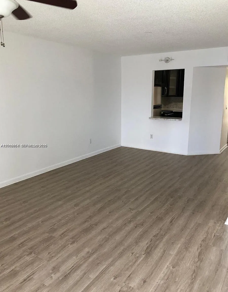 Lago Grande One Condo — Photo 2