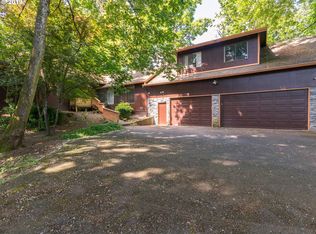 15530 NE Halsey St, Portland, OR 97230