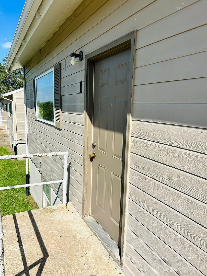 Affordable, Spacious Apartment! — Photo 2