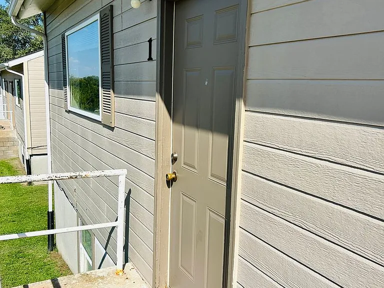 301 E Grandview Dr #1 — Photo 2