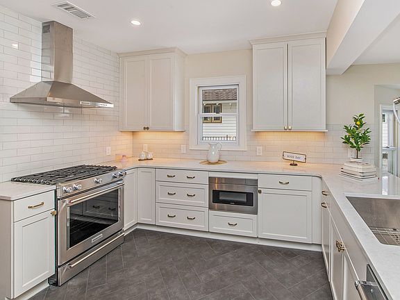 4th image of 4216 N Prospect Ave