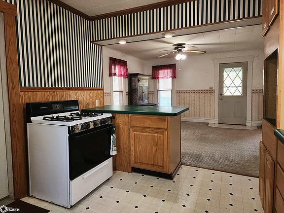 4th image of 205 E Hancock St