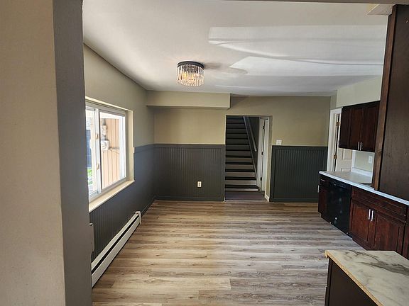 4th image of 129 W Walnut St