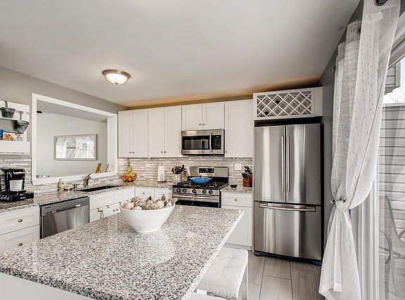 5th image of 806 Hidden Creek Ln