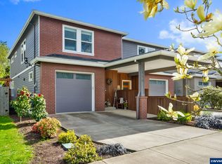 414 E Main St, Silverton, OR 97381