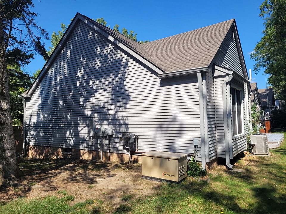2nd image of 23047 Farmington Rd