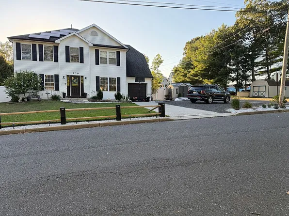 209 Gilford Ave, Island Heights, NJ 08732
