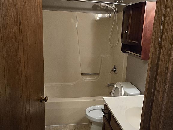 5th image of 726 W 2nd St #11185250
