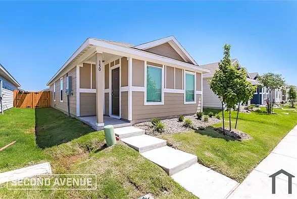 3 bed, 1017 sqft, $1,549 — Photo 2