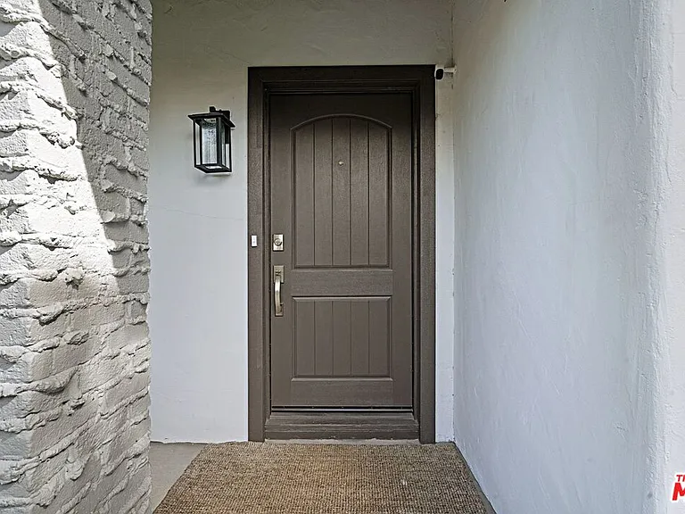9023 Phyllis Ave — Photo 8