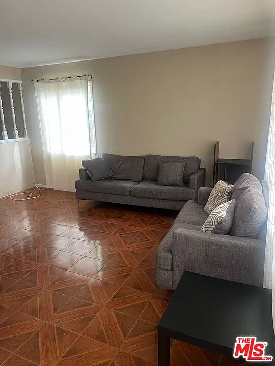 4 bed, 2.0 bath, 1433 sqft, $2,990 — Photo 2