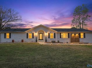 2401 Old Creek Trl SE, Decatur, AL 35603