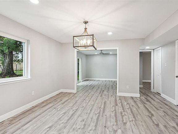 5th image of 382 Oak Tree Dr