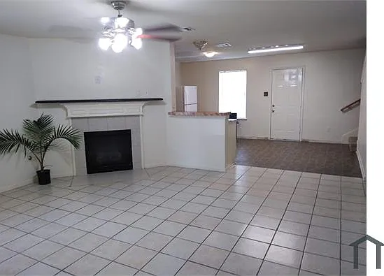 4 bed, 2250 sqft, $2,199 — Photo 4