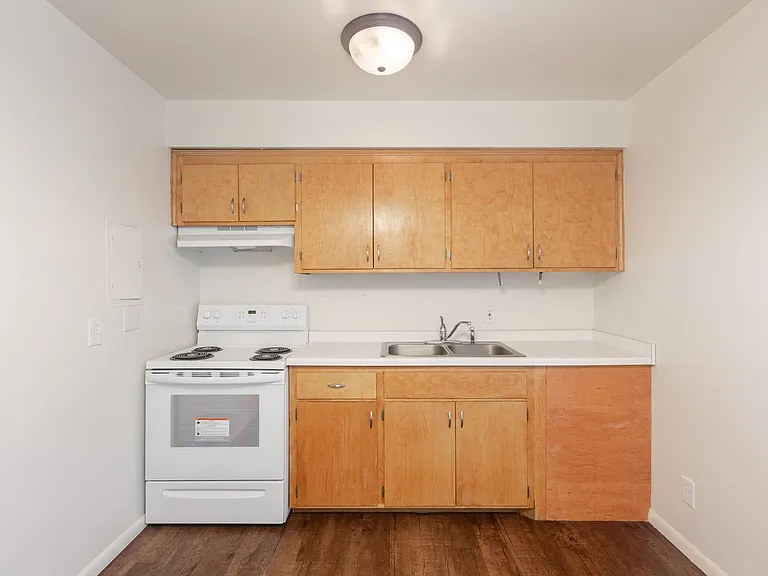 242 West Franklin Ave — Photo 39