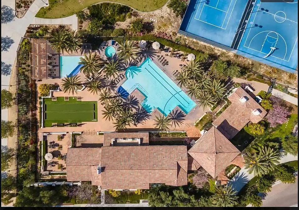 Access to the Montecito Clubhouse, a 3-minute walk from the house, is included in the rent.