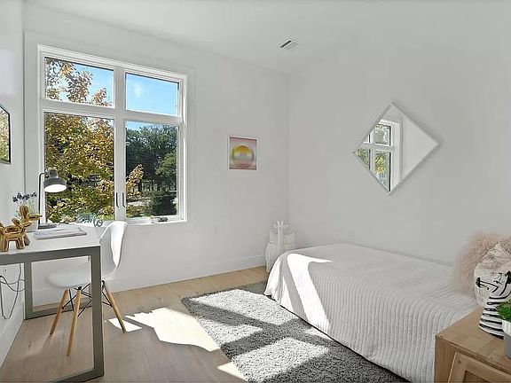 3rd image of 276 Duncan Ave #Var2