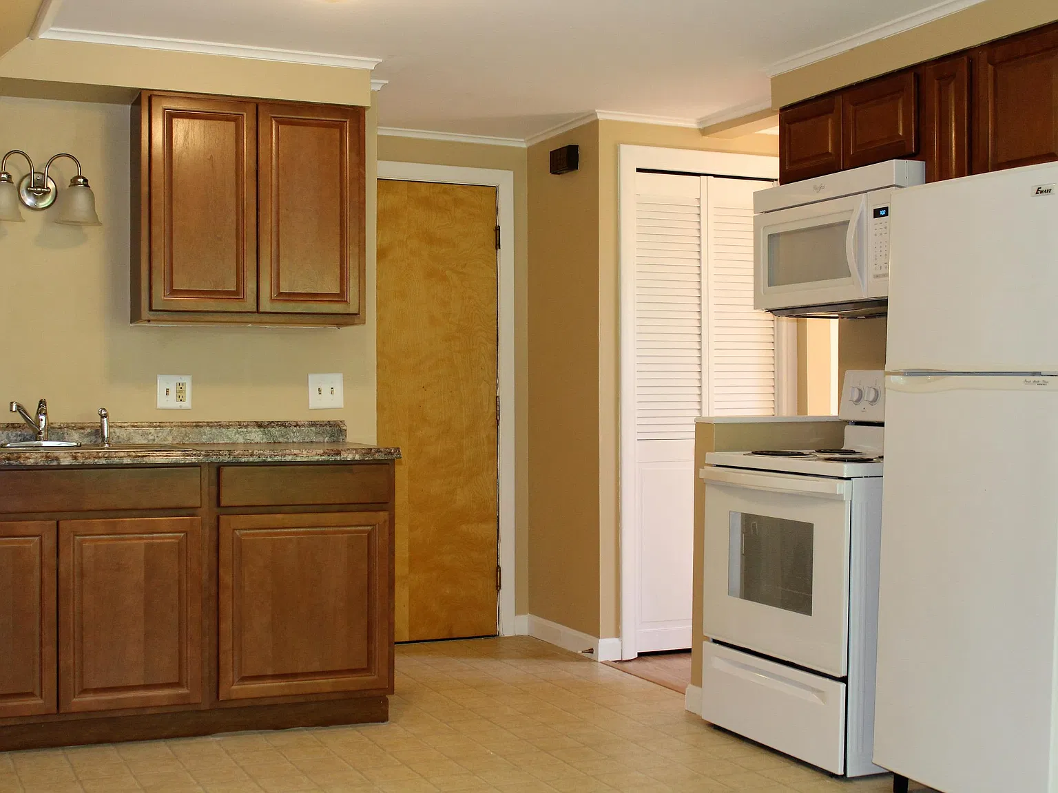 11 Thatcher St - 5 — Photo 2