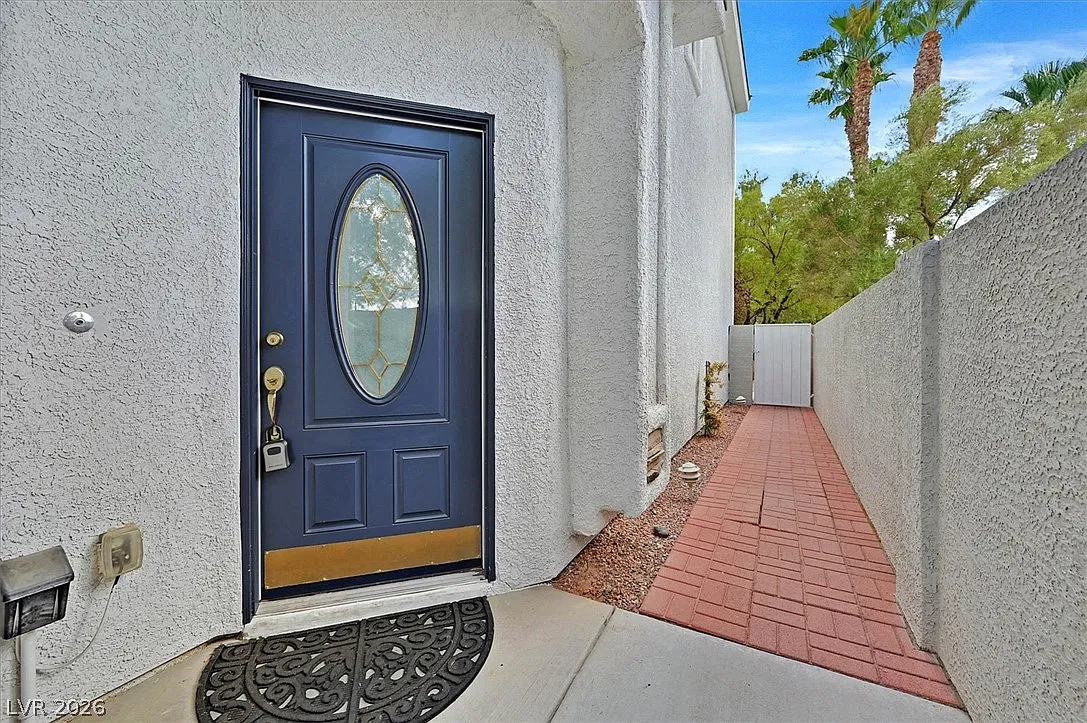 3 bed, 3.0 bath, 1951 sqft, $2,450 — Photo 3