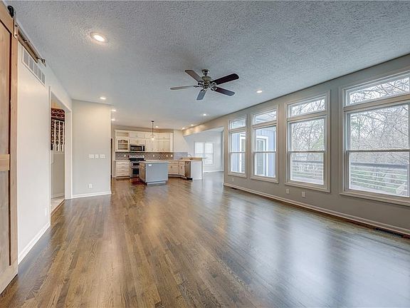 3rd image of 5809 W 155th St
