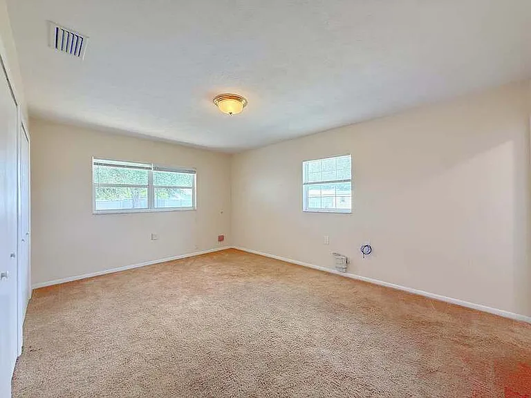 213 6th Ave SW — Photo 31