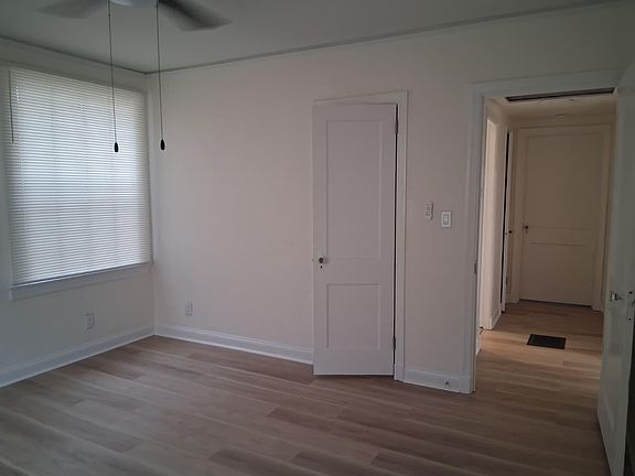 3rd image of 117 Oak Forest Dr
