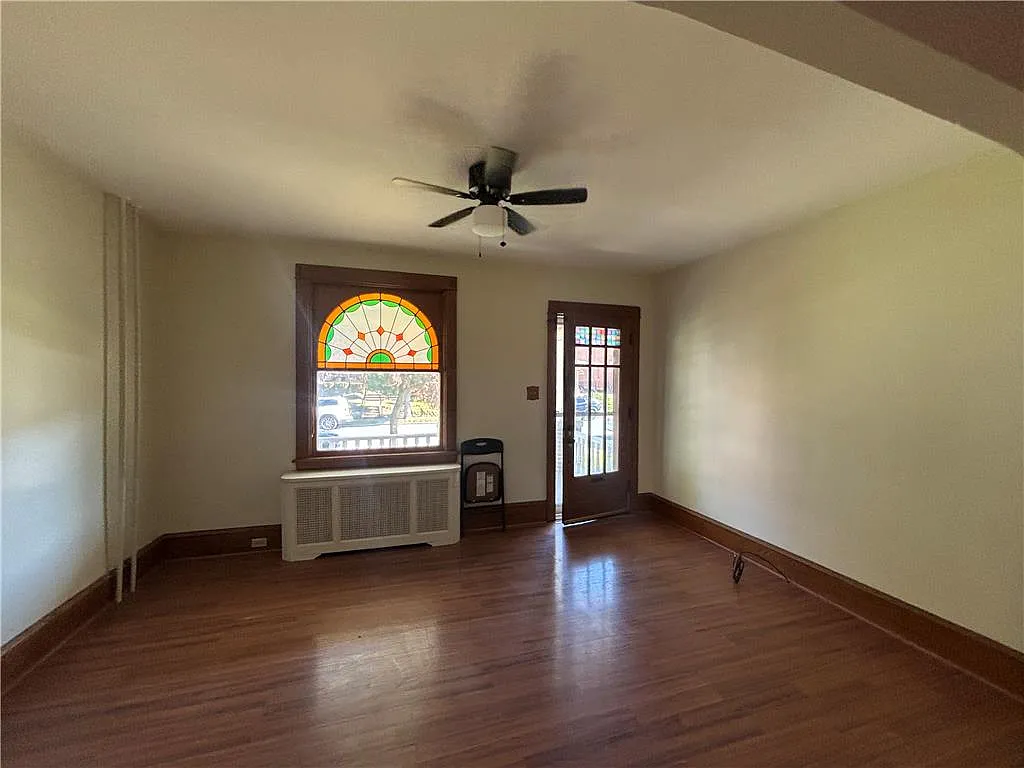 3 bed, 1.0 bath, 1896 sqft, $2,250 — Photo 3