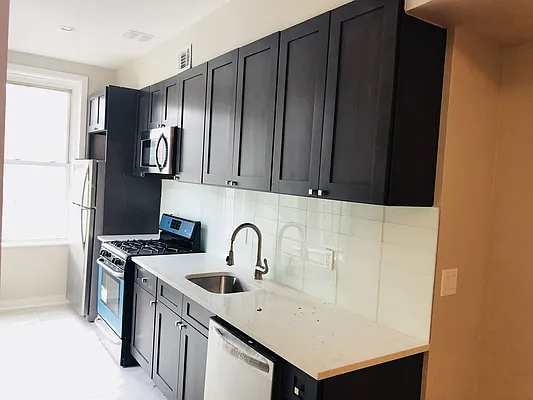 Rented by Emilienne Zongo Brown, LREB | media 14