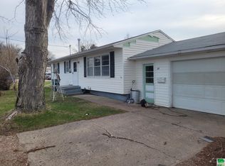 34 5th St, Merrill, IA 51038