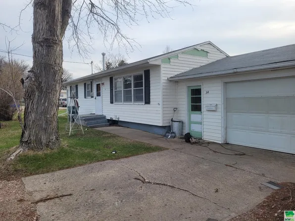 34 5th St, Merrill, IA 51038