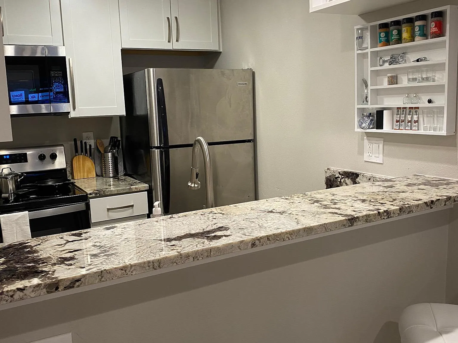 2201 N Garrett Ave — Photo 4