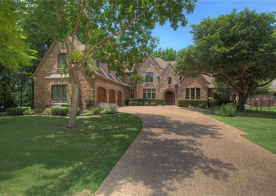 1st image of 801 Country Club Dr