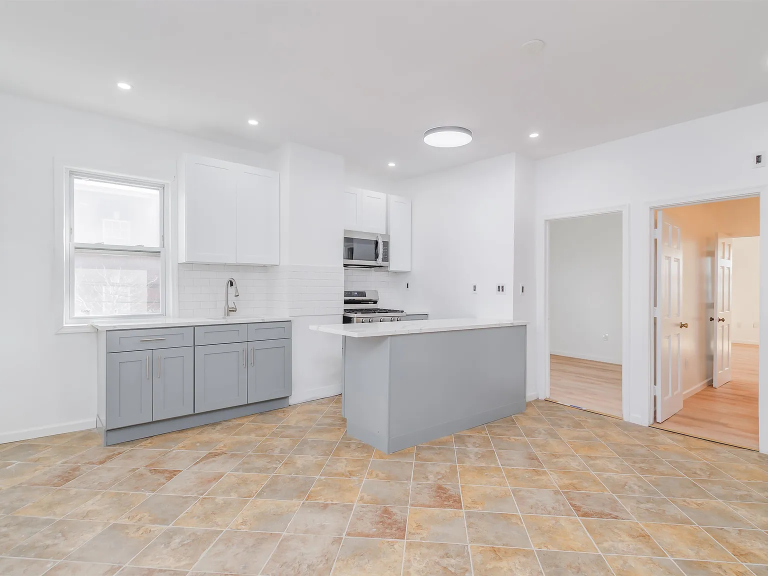 3 bed, 1.0 bath, $2,700 — Photo 2
