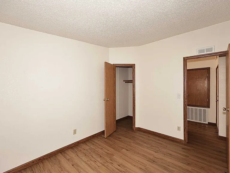 6249 S Pinehurst Dr — Photo 10